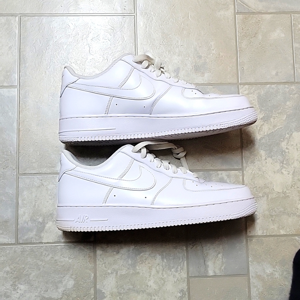 Air force 1s 07' size 12 white very lightly used